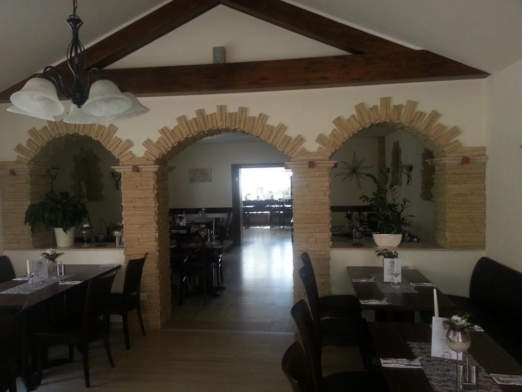 Hotel Restaurant Platamon Feuchtwangen Eksteriør billede